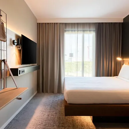 Moxy Paris Val D'europe Otel