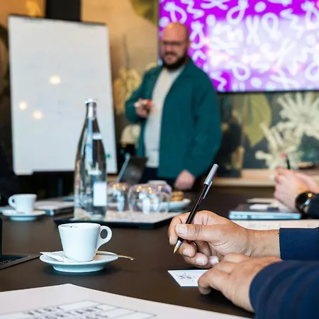 Otel Moxy Paris Val D'europe 3*