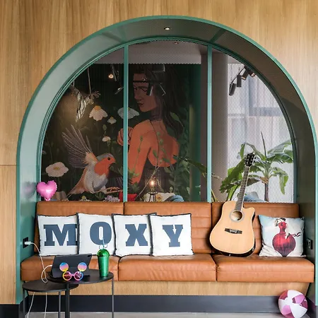 Moxy Paris Val D'europe 3* Montévrain