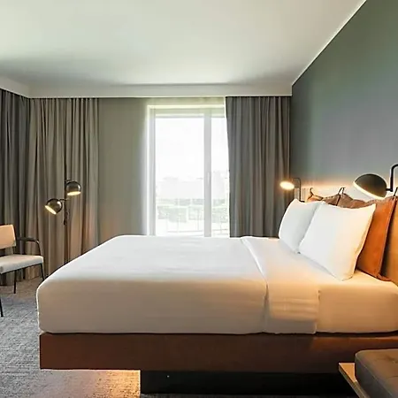 Hotel Moxy Paris Val D'europe 3*