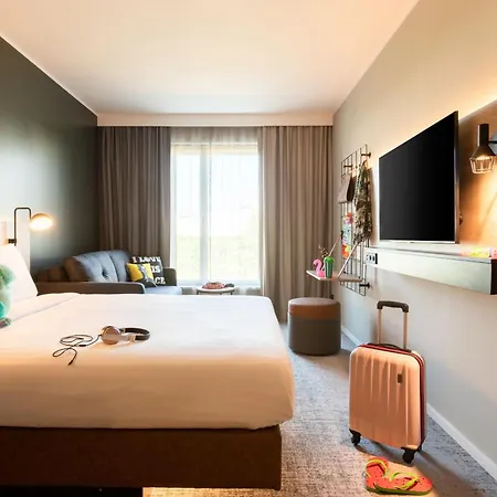 Moxy Paris Val D'europe Hotel